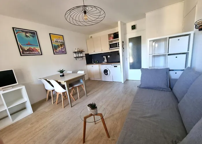 Apartment 4p Vue Piscine St Raphael Valescure - Au Coeur Des Golfs Saint-Raphaël